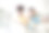 两名女顾客在商店里选购有机产品。图片下载