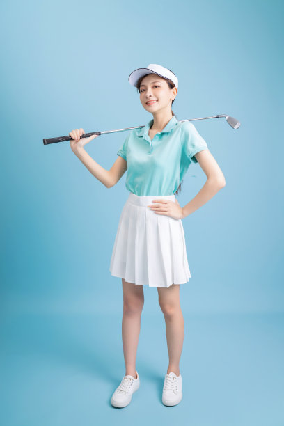 年轻的亚洲女高尔夫球手的形象图片下载