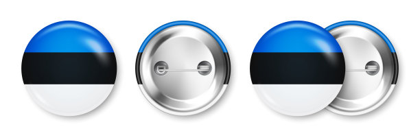现实的按钮徽章与印刷的爱沙尼亚国旗。来自爱沙尼亚的纪念品。有光泽的别针徽章与闪亮的金属扣。用于广告和促销的产品模型。矢量图图片下载