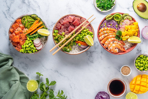 各种各样的Poke碗，鲑鱼Poke，金枪鱼Poke和虾Poke图片下载