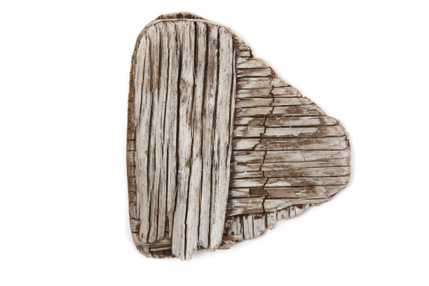 白色背景上孤立的海浮木。图片下载