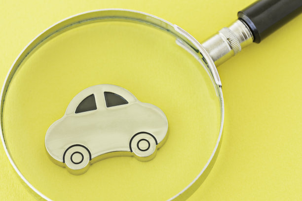 放大镜超过汽车模型图片下载