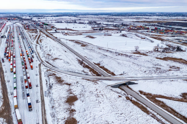 加拿大克莱因堡的加拿大太平洋CP铁路沃恩联运码头图片下载