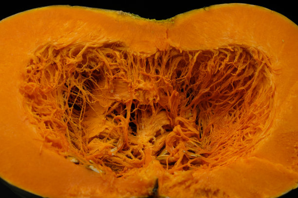 切南瓜。肉和种子。图片下载