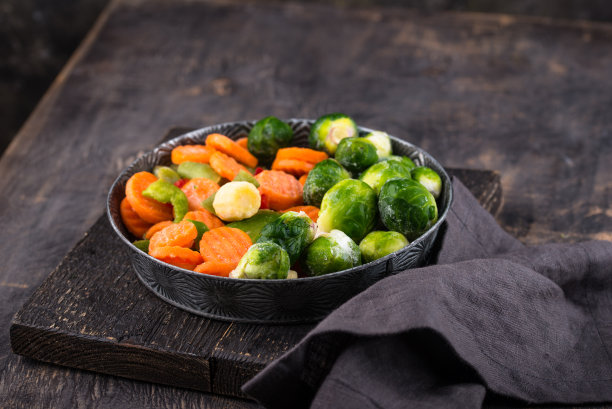 不同的冷冻蔬菜。食品存储。图片下载