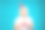 美丽快乐的高级妇女穿着白色t恤孤立地站在蓝色背景，拿着生日蛋糕和蜡烛在一个盘子上图片下载