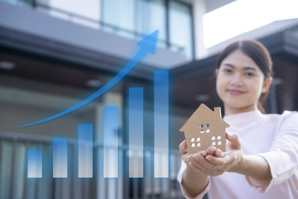 女性，有木屋和乡村背景图片下载