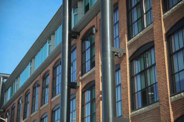 城市里的老砖房图片下载