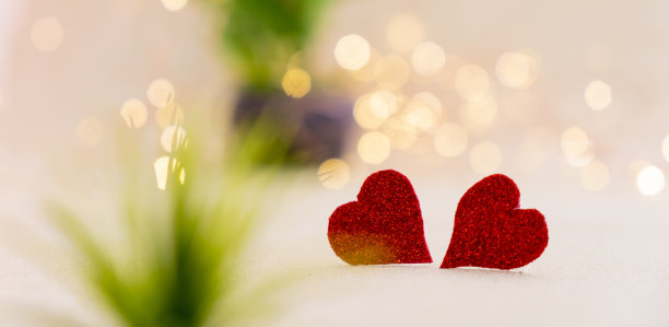 美丽的爱情形状与散景背景图片下载