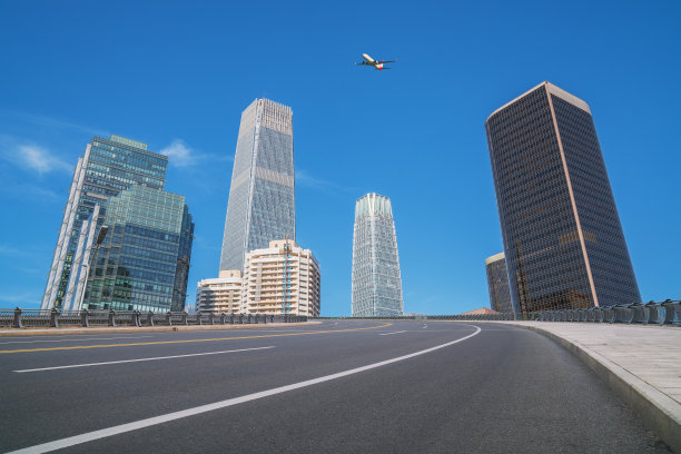 北京城市建筑的天际线和高速公路图片下载