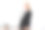 办公室里有个穿黑色外套的女人，手里拿着一块会议板、台式电脑和笔记本电脑图片下载