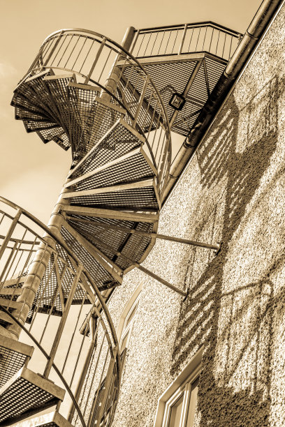 建筑上的现代紧急楼梯图片下载