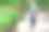 一个患有唐氏综合症的女孩背着书包和书兴高采烈地跑去上学图片下载