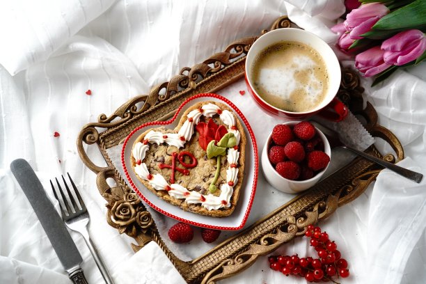 床上早餐图片下载