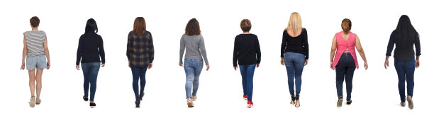 一组穿着牛仔裤的妇女在白色背景上行走的背影图片下载