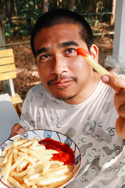 男人喜欢炸薯条图片下载