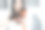 女小提琴手:一位正在拉小提琴的年轻女性的肖像。图片下载