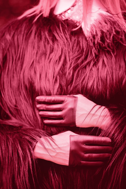 时尚的短手套上的女孩图片下载