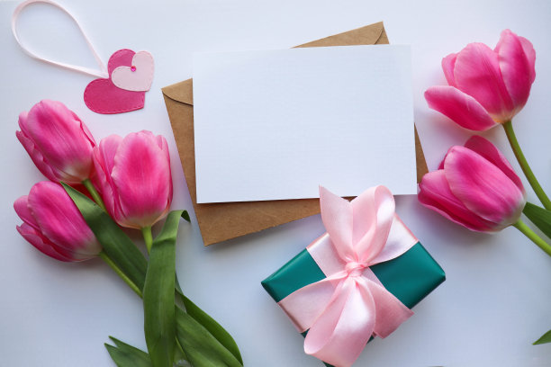 郁金香花束，红心图片下载