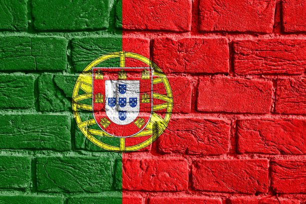 墙上挂着葡萄牙国旗图片下载
