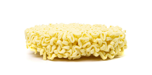 采购产品干方便面，圆形亚洲面食，传统的韩国拉面，生鸡蛋方便面图片下载