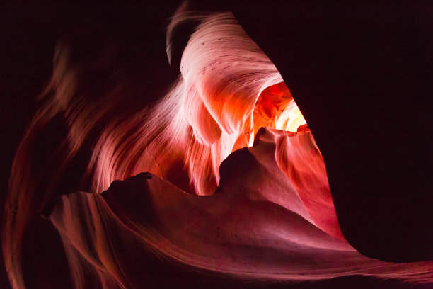 亚利桑那州附近纳瓦霍保留区羚羊峡谷的心形石头图片下载