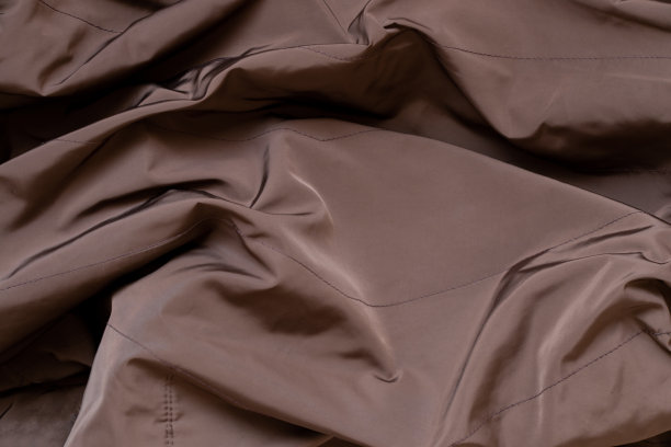 棕色冬季男子夹克为背景特写，时尚服装，棕色为背景图片下载