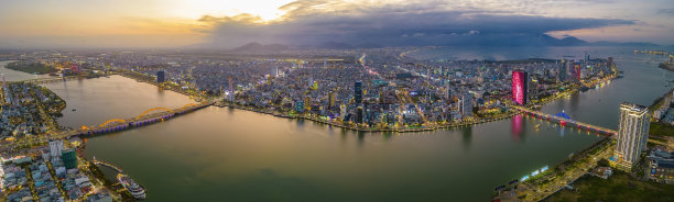 日落时分岘港市的鸟瞰图图片下载