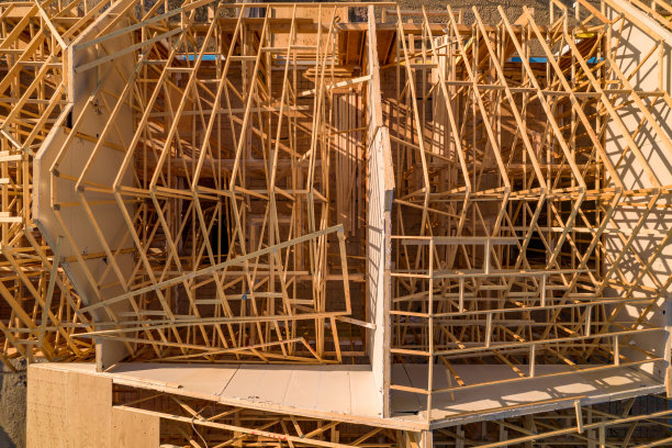 在建的新城住宅采用木结构和木结构。房屋或家庭住宅建设和房地产。图片下载