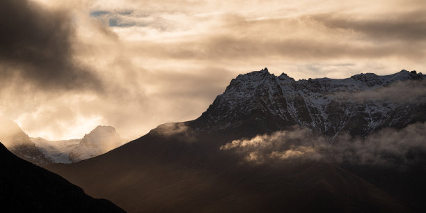新西兰皇后镇风景秀丽的刺刀峰全景照片图片下载