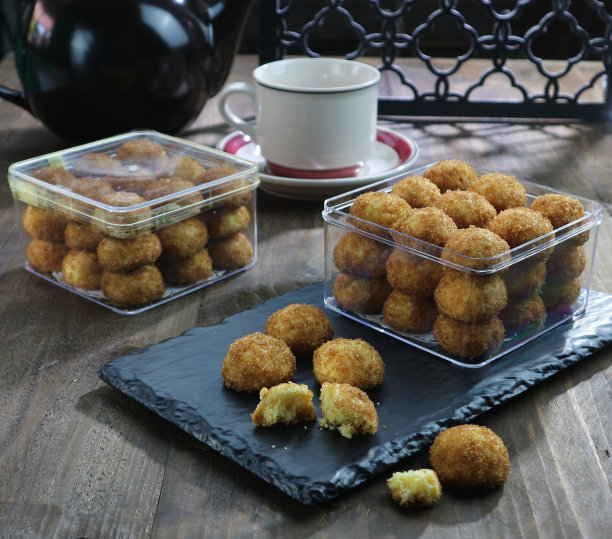 茶具背景下的饼干特写图片下载