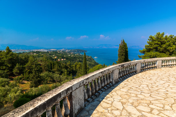 从阿基利翁的花园露台上看图片下载