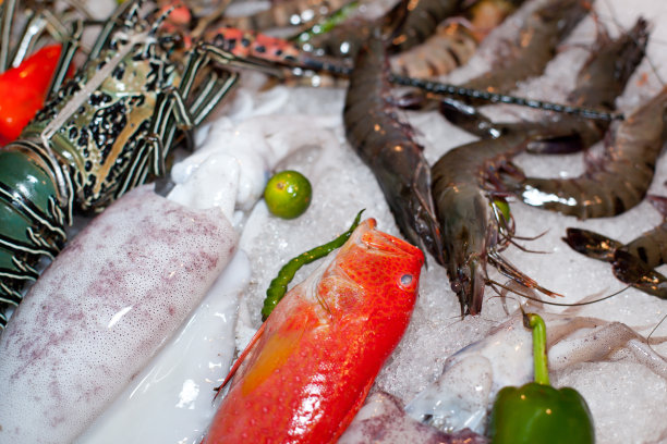 亚洲市场的新鲜海鲜图片下载