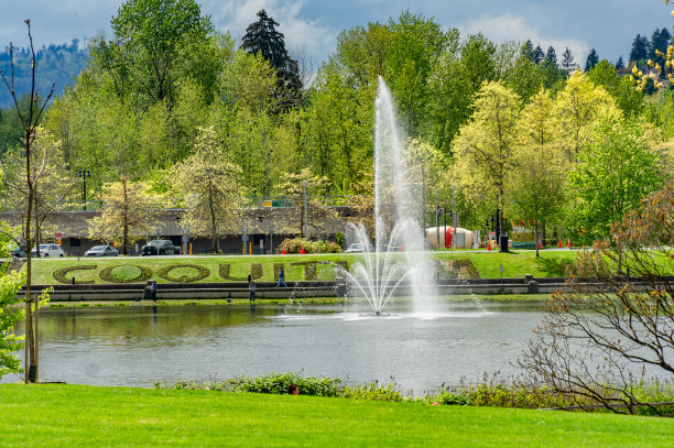 花园喷泉的漂亮照片图片下载