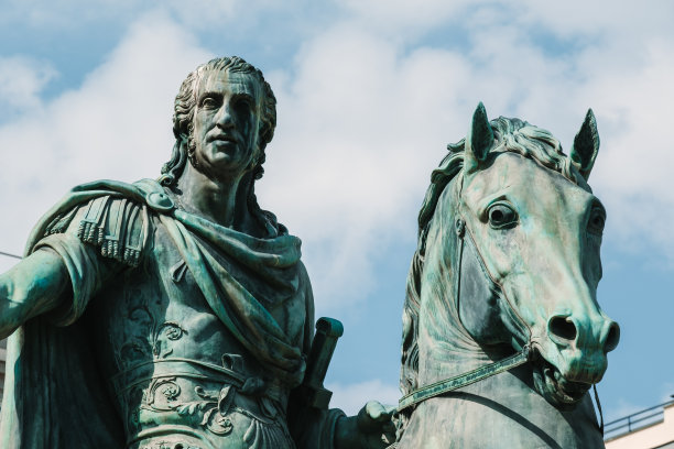 意大利那不勒斯，查理三世纪念碑，公民广场图片下载