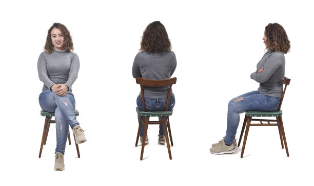 前面，侧面和背面的观点，同一名女子坐在椅子上的牛仔裤在白色的背景图片下载