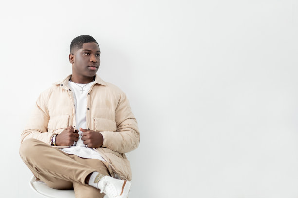 模特照片拍摄自信的男人肖像图片下载