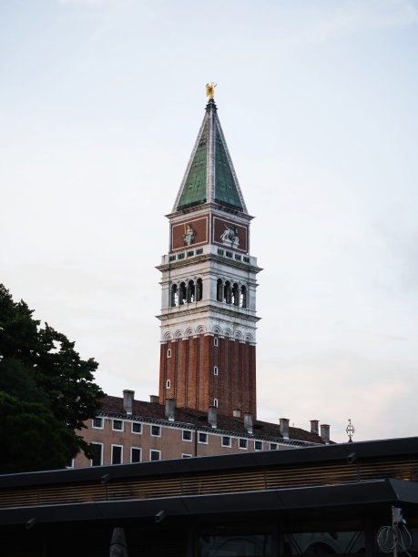 意大利威尼斯威尼斯，圣马可广场，长方形教堂，大教堂，钟楼，钟楼图片下载