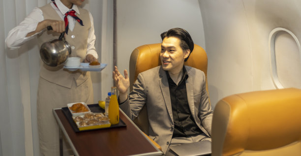 机舱内的乘客图片下载