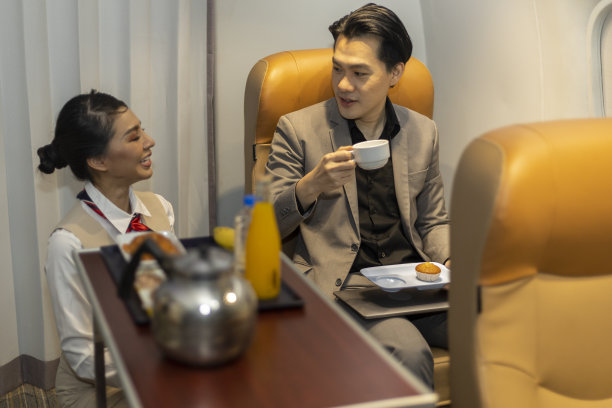 机舱内的乘客图片下载