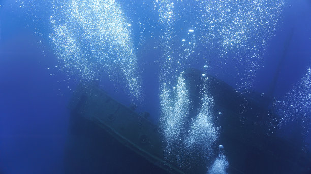 水下照片的船舱在沉船图片下载