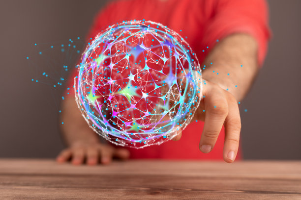 手指向一个小球体的网络连接的全息图。图片下载
