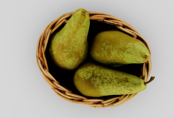 梨在篮子最小的3d渲染在白色背景图片下载