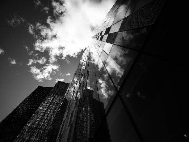 戏剧性的摩天大楼开发图片下载