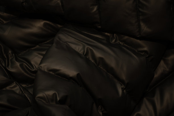 黑色羽绒服作为冬天的背景图片下载