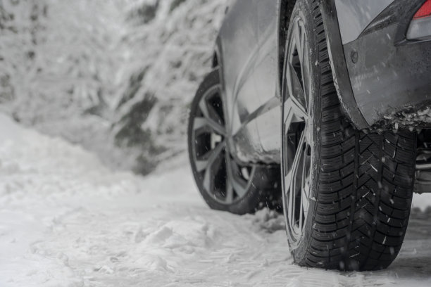 冬季轮胎图片下载
