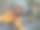 一堆干枯的树叶被火和烟焚烧。图片下载