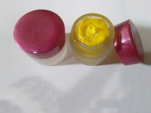 适用于男性或女性的面部保湿产品图片下载