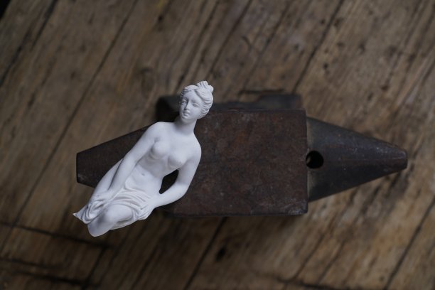 破碎的女人雕像图片下载