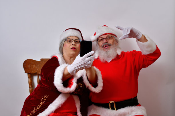 圣诞老人夫妇在自拍图片下载